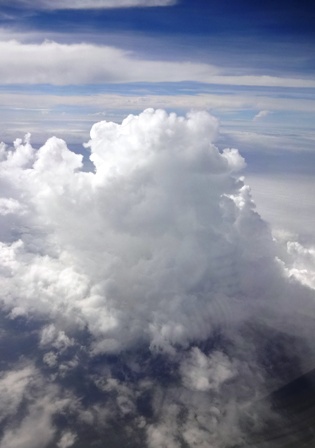 DSC01392　飛行機からの雲