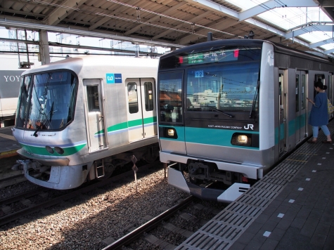 常磐緩行線 E233系2000番台 電車