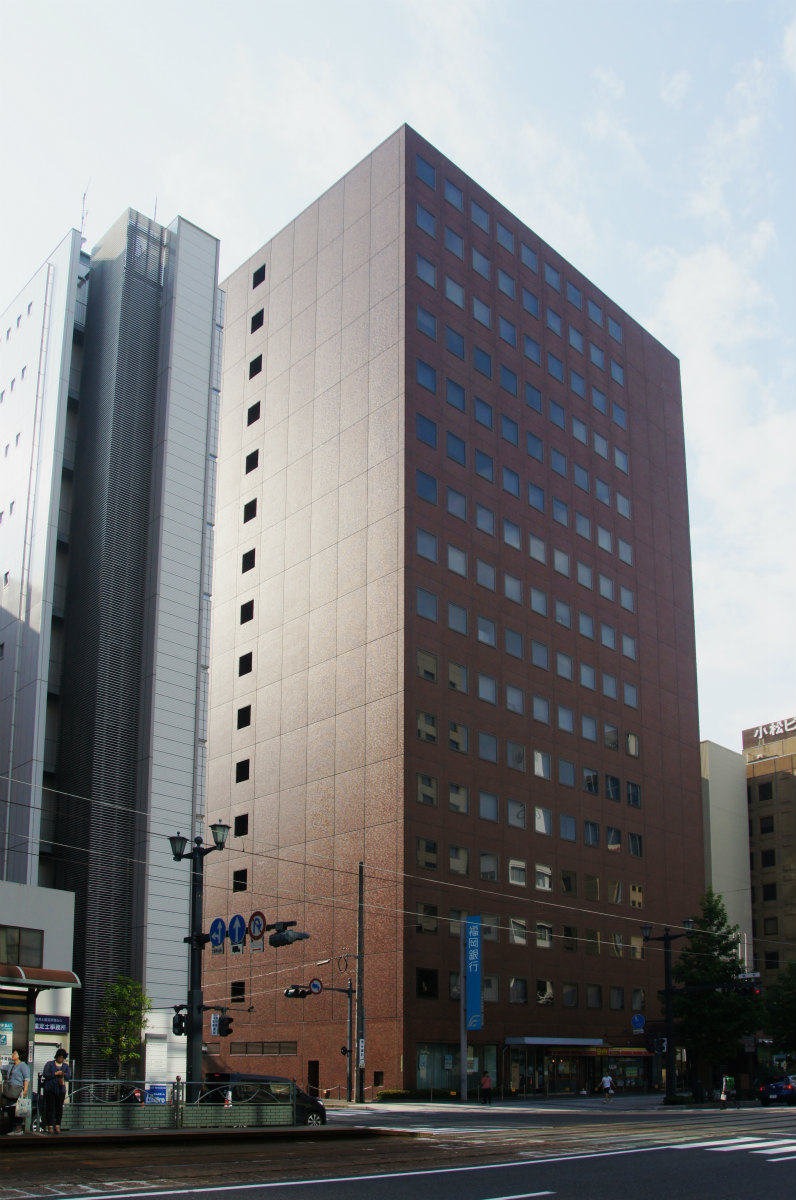 鯉党のひろしま街づくり日記         : 鯉城通りに建つレンガ外観の大型オフィス『広島三井ビルディング』